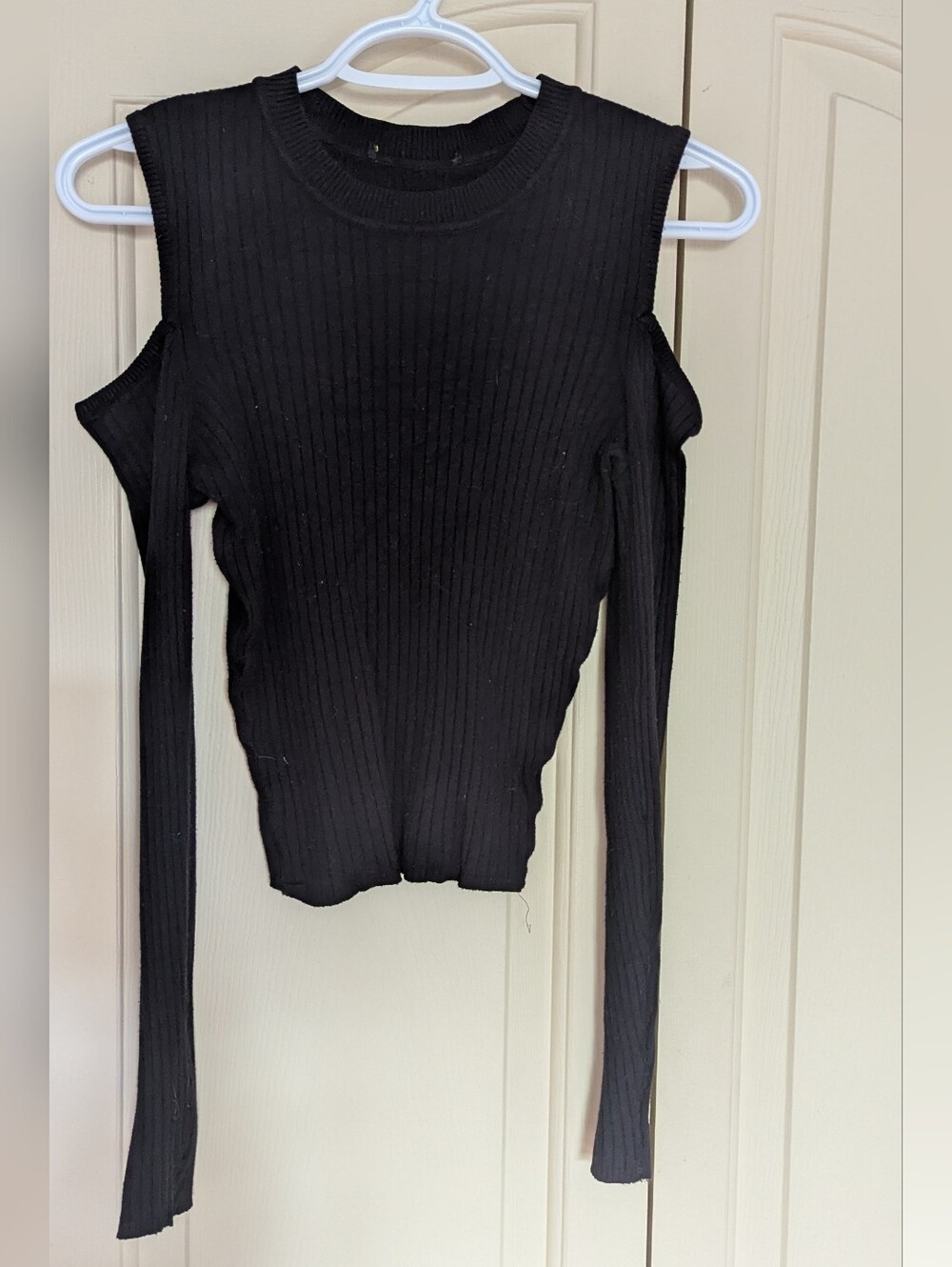 Women's Black Cold-Shoulder Ribbed Sweater Top